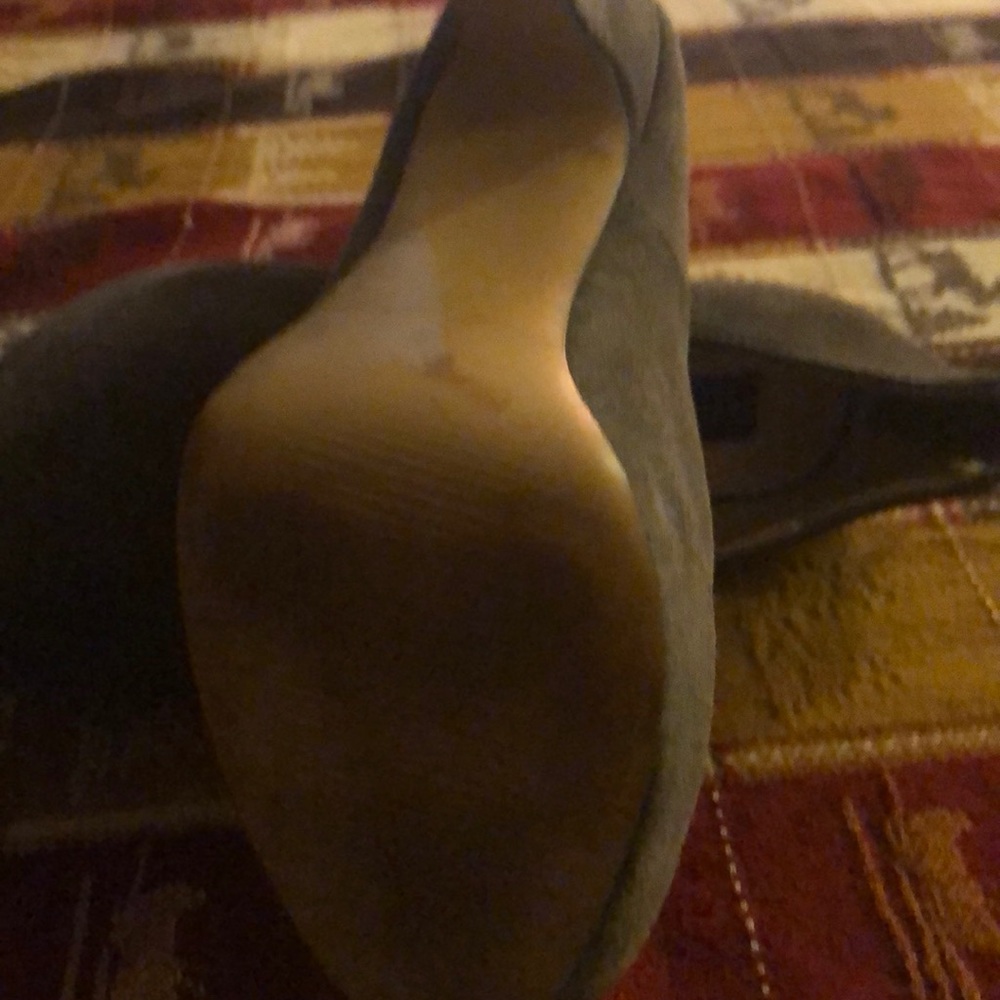 Heels - Picture 2 of 3